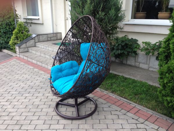 Купить круглое кресло из ротанга для ландшафтного интерьера