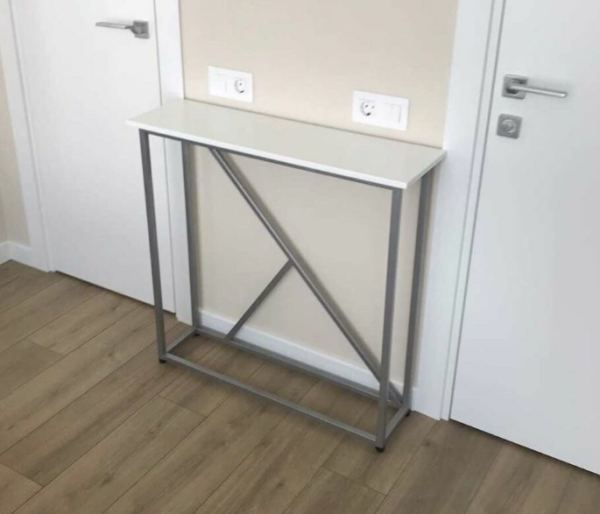 Маленькая консоль для маленьких помещений LOFT
