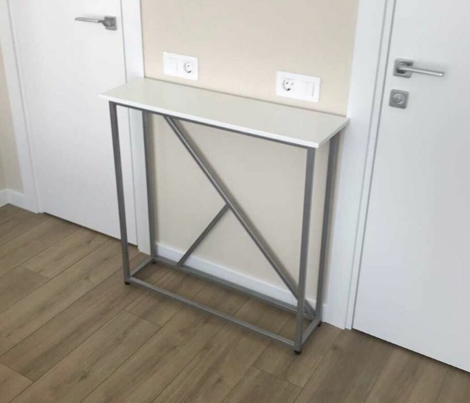 Маленькая консоль для маленьких помещений LOFT