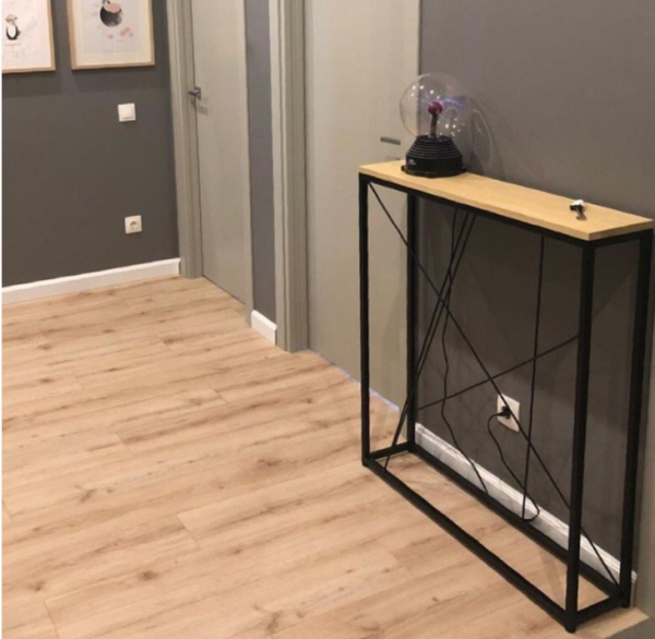 Строгий столик консоль в стиле LOFT